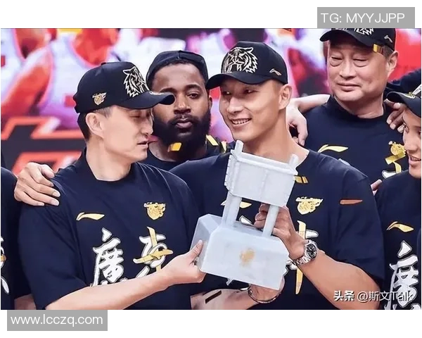 易建联带领广东宏远队再次登顶CBA联赛，夺得冠军称号！
